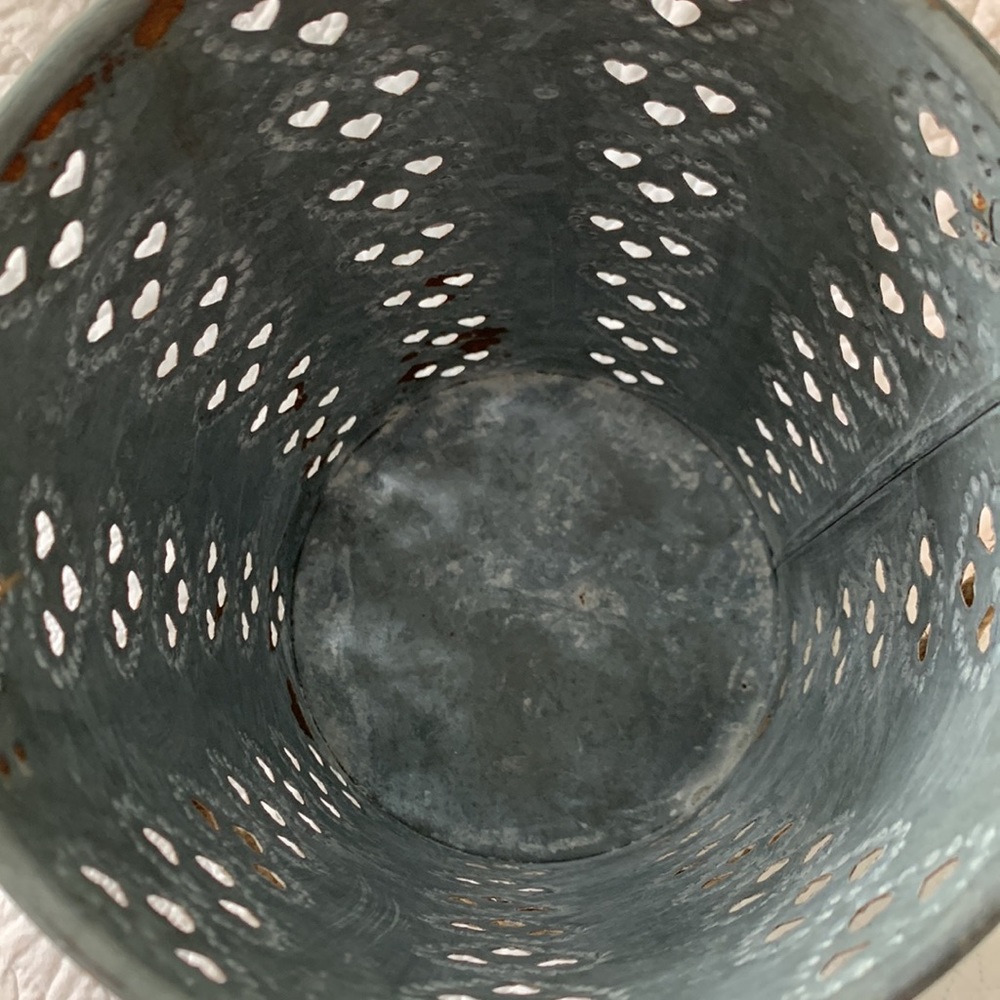 Galvanized heart lantern with rope handle - Picture 3 of 6